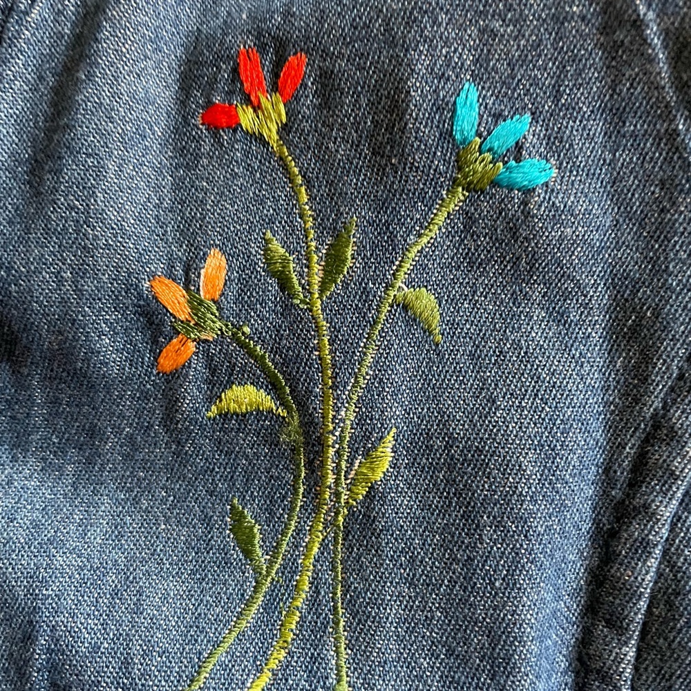 ooak vest with floral embroidery - Picture 5 of 8